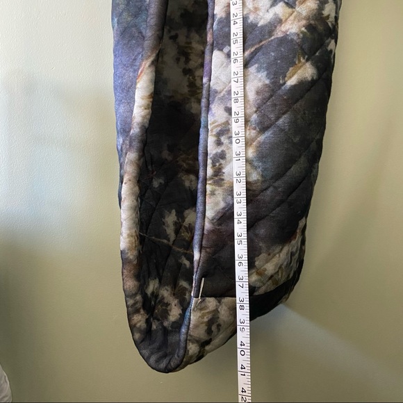 PLUSH CIRCLE SCARF - Picture 6 of 6